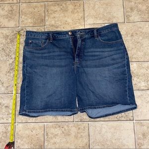 Lee 20M Denim Mid Rise Regular Fit Shorts